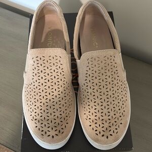Vionic Splendid Kani slip on suede sneaker size 8.5